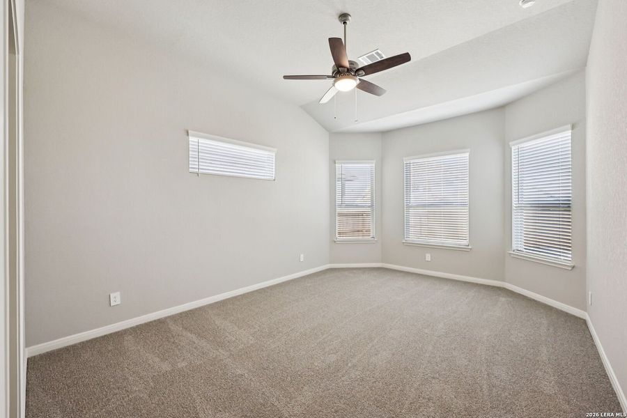 Spacious, unfurnished interior of a new home in Fox Falls, Boerne (Image 37).