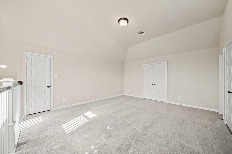 Versatile loft (*Photo not of actual home and used for illustration purposes only.)