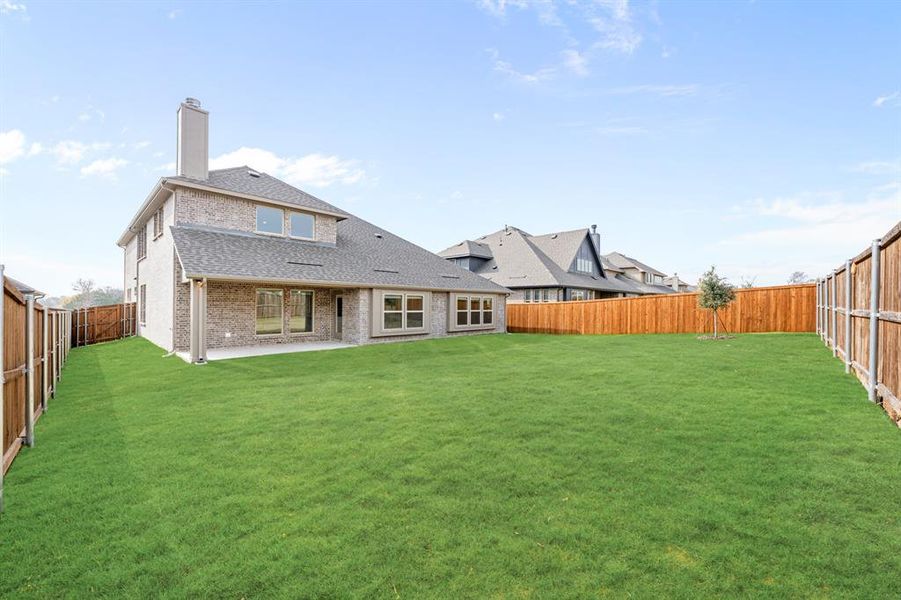 Exterior details and patio area of a home in Liberty, Melissa (Image 4).