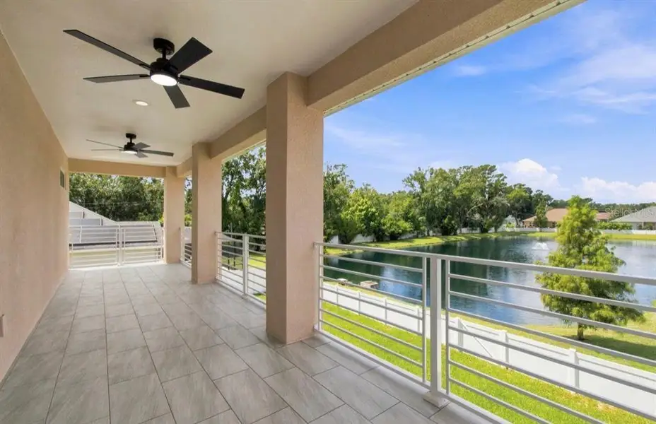 Exterior details and patio area of a home in , Tampa (Image 4).