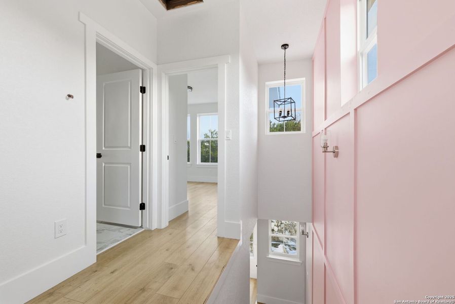 Spacious, unfurnished interior of a new home in , Bandera (Image 16).