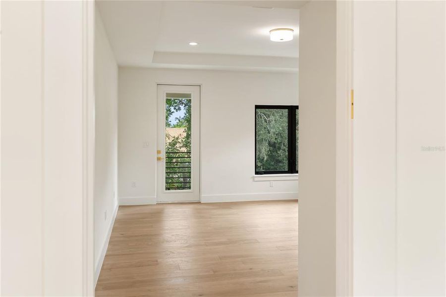 Spacious, unfurnished interior of a new home in , Sarasota (Image 91).