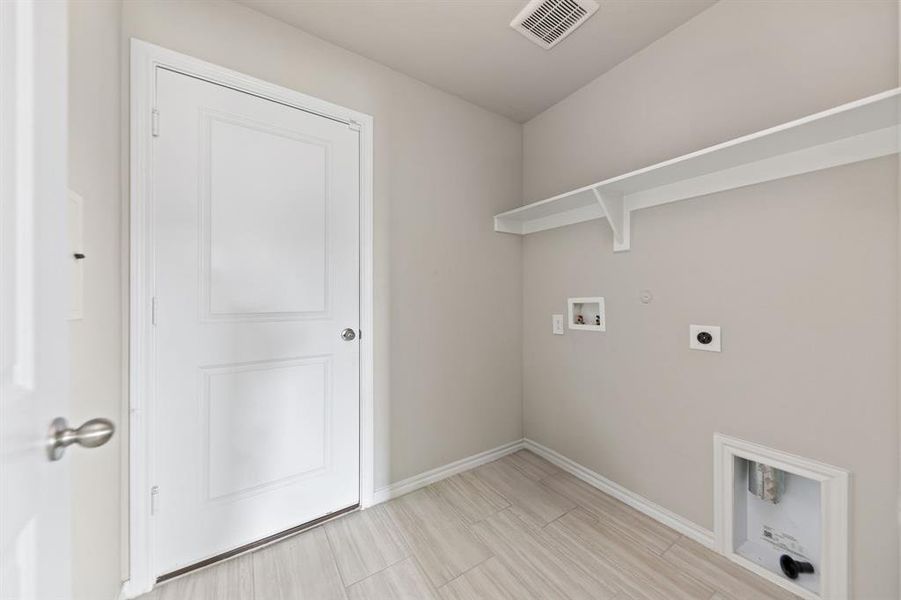 Spacious, unfurnished interior of a new home in Rosewood at Beltmill, Fort Worth (Image 17).