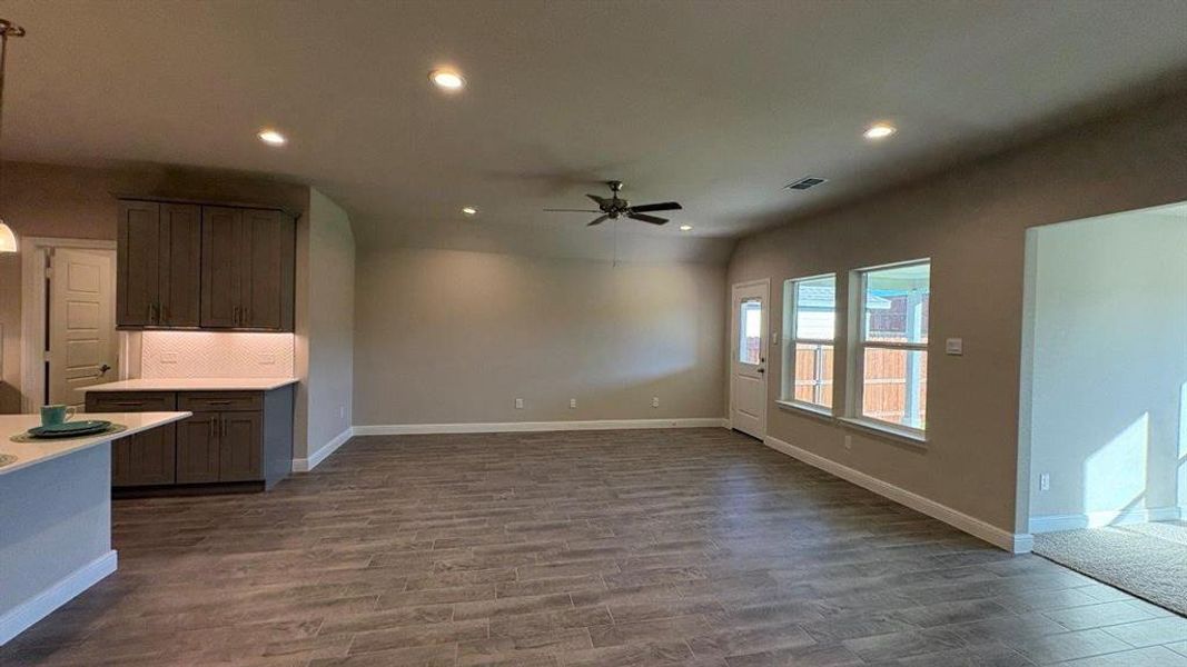 Spacious, unfurnished interior of a new home in Sandstone Estates, Granbury (Image 12). Spacious, unfurnished interior of a new home in Sandstone Estates, Granbury (Image 12).