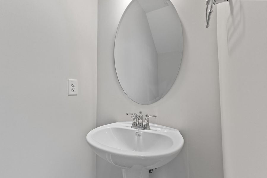 Representative interior finishes for a home built from the The Hemlock by RobuckHomes in Kennebec Crossing, Angier (Image 113).
