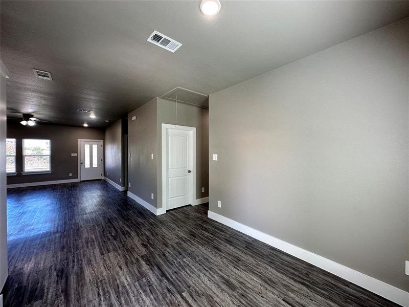 Spacious, unfurnished interior of a new home in , Sulphur Springs (Image 12).