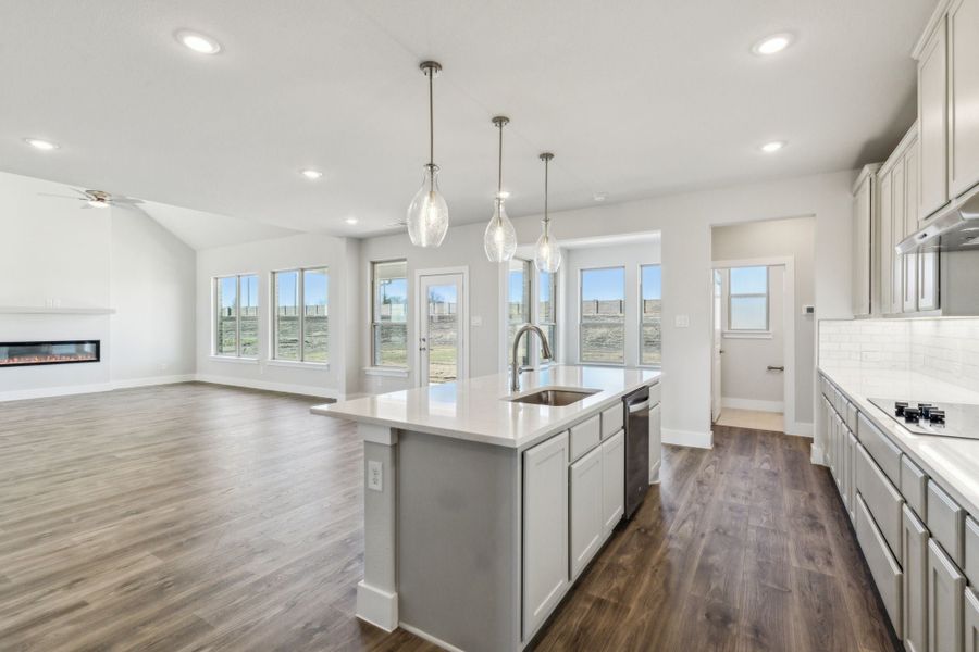 Representative furnished interior of a home built from the Yukon by Centre Living Homes in Lakeway Estates, Waxahachie (Image 7).