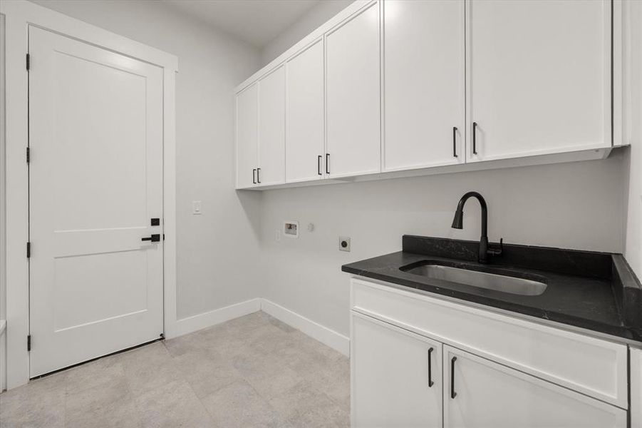 Furnished interior view inside a new home in , Red Oak (Image 5).