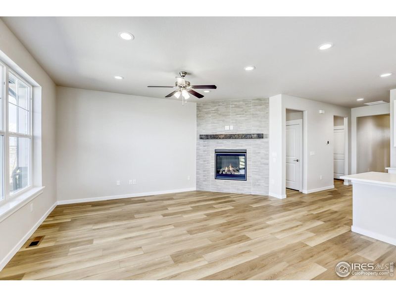 Spacious, unfurnished interior of a new home in Barefoot Lakes, Firestone (Image 18).
