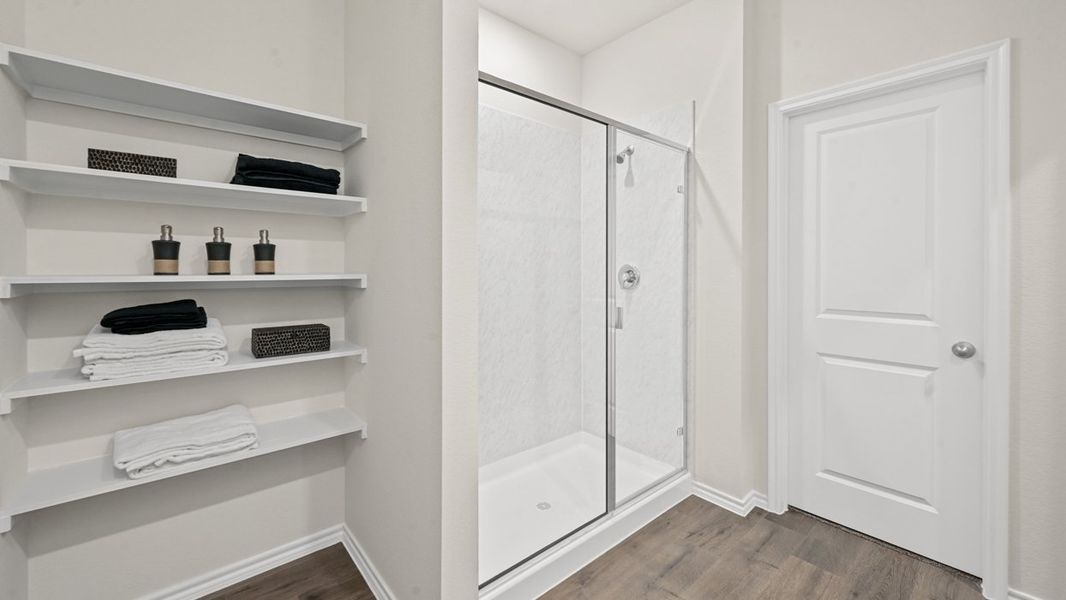 Representative furnished interior of a home built from the Hanna by D.R. Horton in Cottonwood, Dorchester (Image 10).