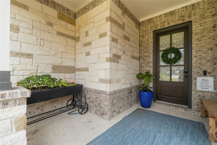 Exterior details and patio area of a home in Deer Pines, Conroe (Image 24).