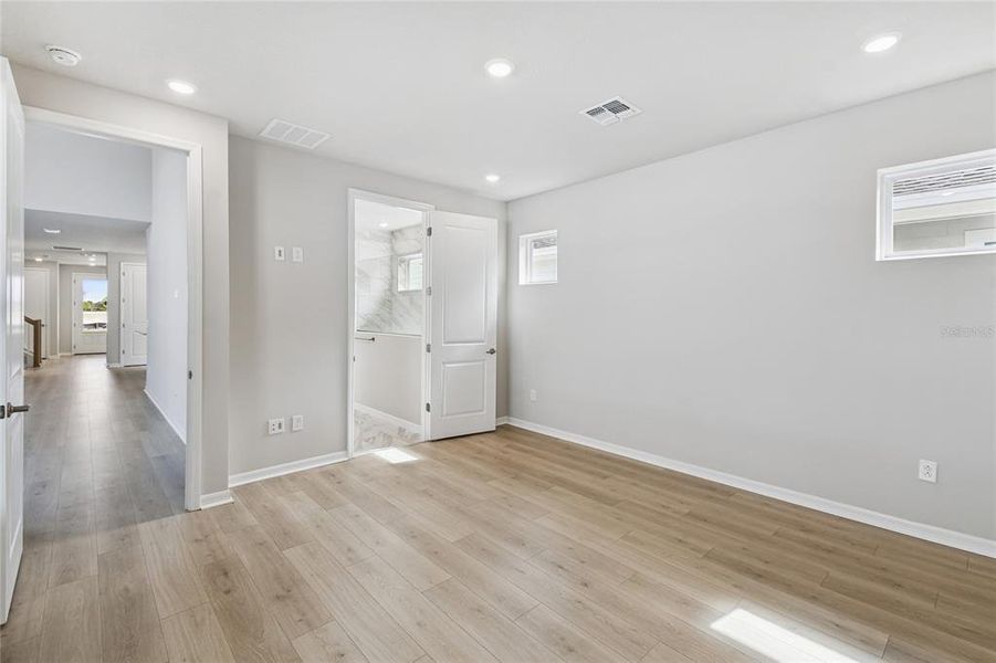 Spacious, unfurnished interior of a new home in Weslyn Park in Sunbridge 34', St. Cloud (Image 27).