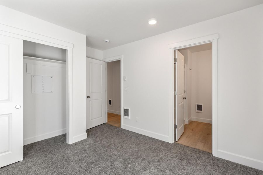 Spacious, unfurnished interior of a new home in Feather Ridge, Redmond (Image 11). Spacious, unfurnished interior of a new home in Feather Ridge, Redmond (Image 11).