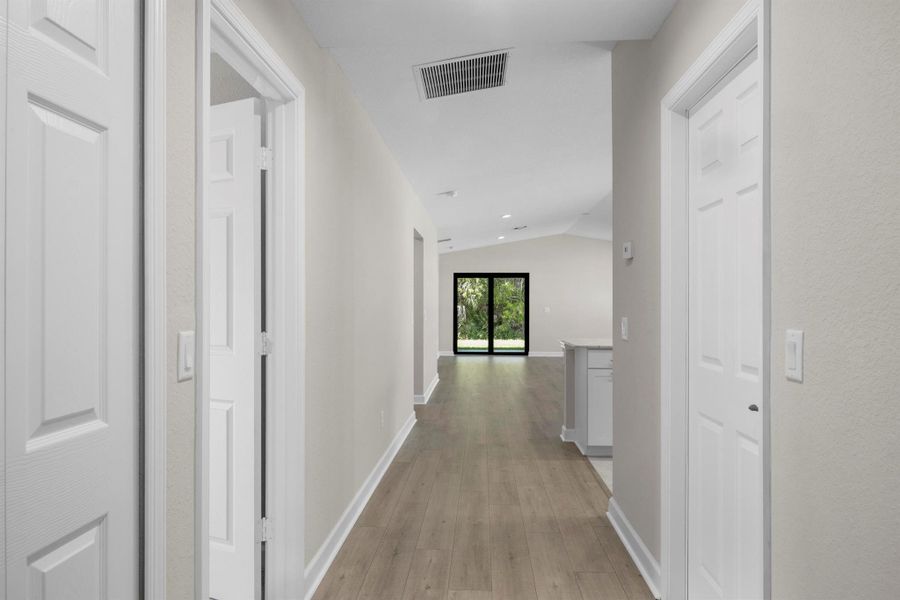 Spacious, unfurnished interior of a new home in , Port St. Lucie (Image 8).