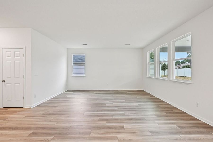 Spacious, unfurnished interior of a new home in Whiteview Village, Palm Coast (Image 7).