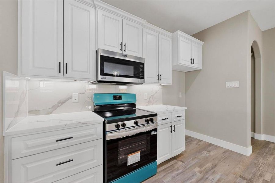 Furnished interior view inside a new home in , Terrell (Image 11).