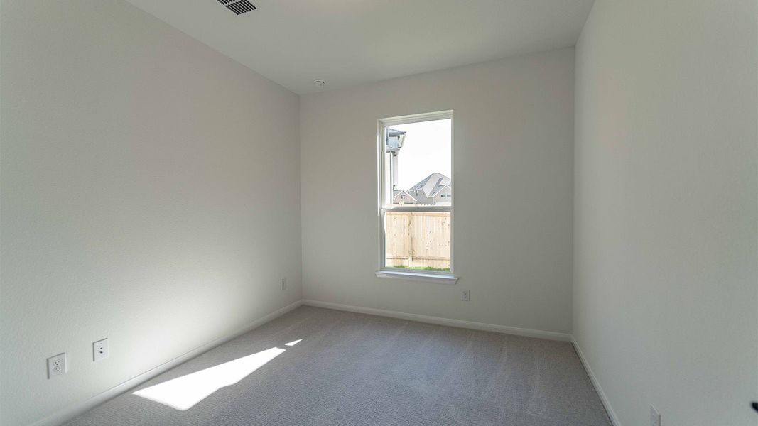 Spacious, unfurnished interior of a new home in Santa Rita Ranch, Liberty Hill (Image 36).