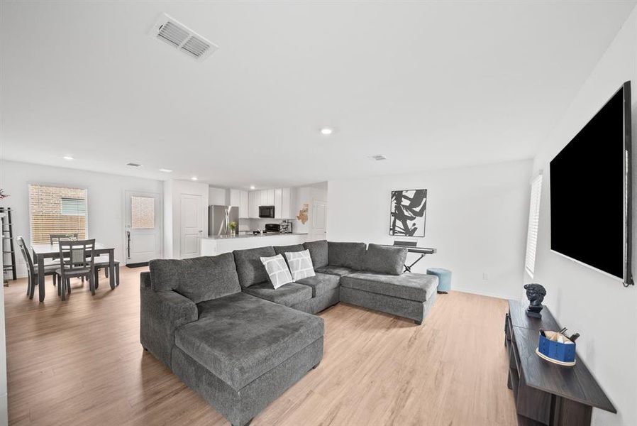 Furnished interior view inside a new home in , Fort Worth (Image 5).