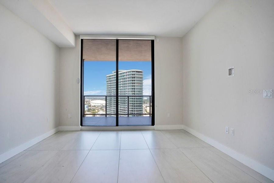Spacious, unfurnished interior of a new home in , St. Petersburg (Image 29).