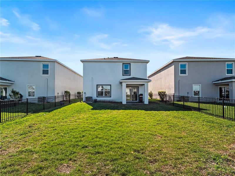 Exterior details and patio area of a home in Star Farms at Lakewood Ranch, Bradenton (Image 26).