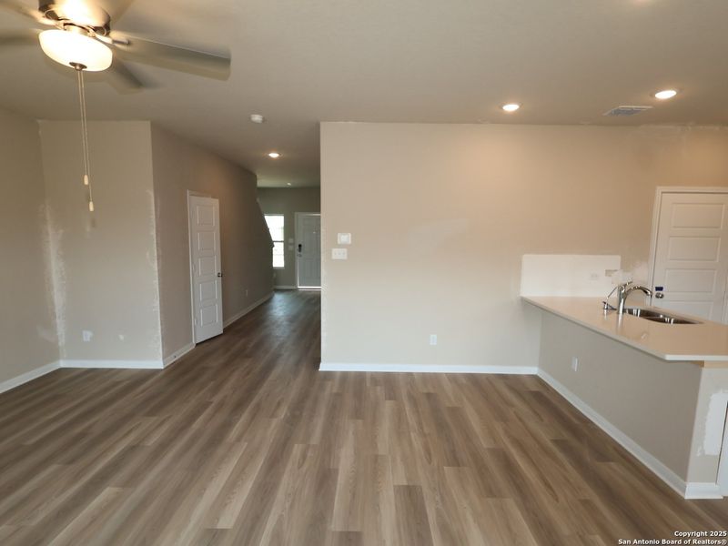 Spacious, unfurnished interior of a new home in Winding Brook, San Antonio (Image 20). Spacious, unfurnished interior of a new home in Winding Brook, San Antonio (Image 20).