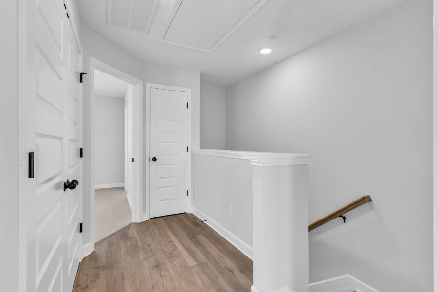 Spacious, unfurnished interior of a new home in Oxford Station, Gallatin (Image 21).