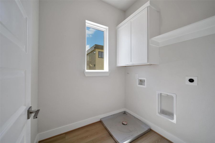 Spacious, unfurnished interior of a new home in Lago Pointe, Seabrook (Image 4).