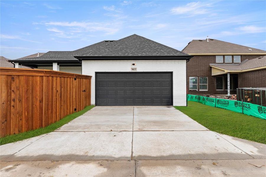 Exterior details of a home in Talia, Mesquite (Image 16).