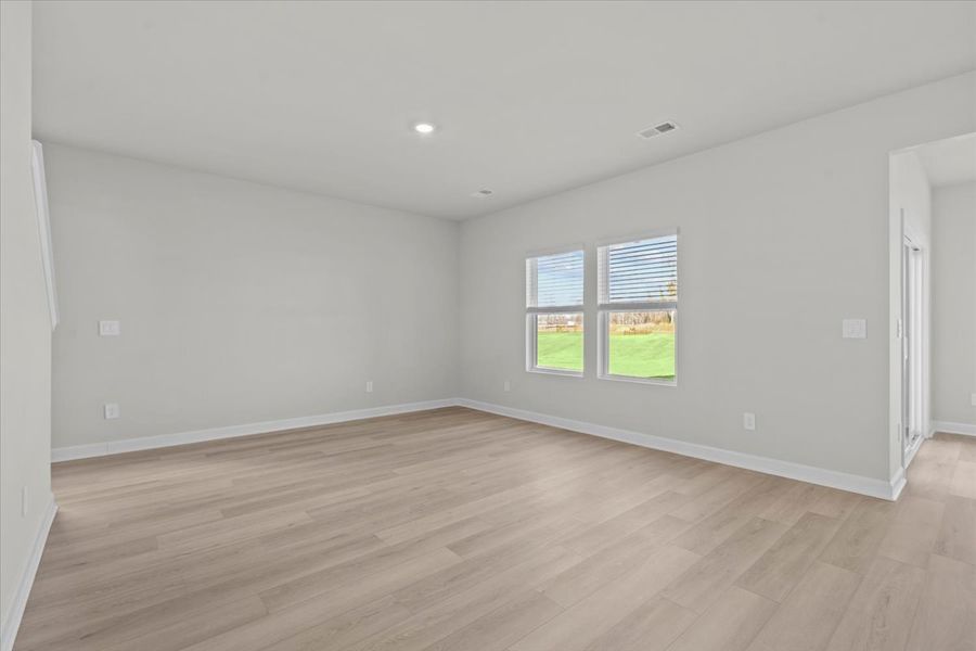 Spacious, unfurnished interior of a new home in Pleasant Brook, Greenville (Image 9).