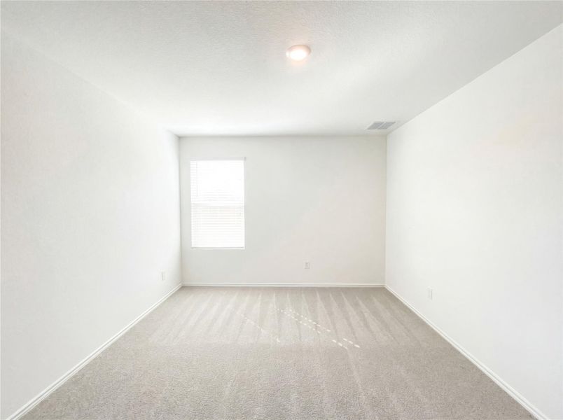 Spacious, unfurnished interior of a new home in The Colony, Bastrop (Image 32).
