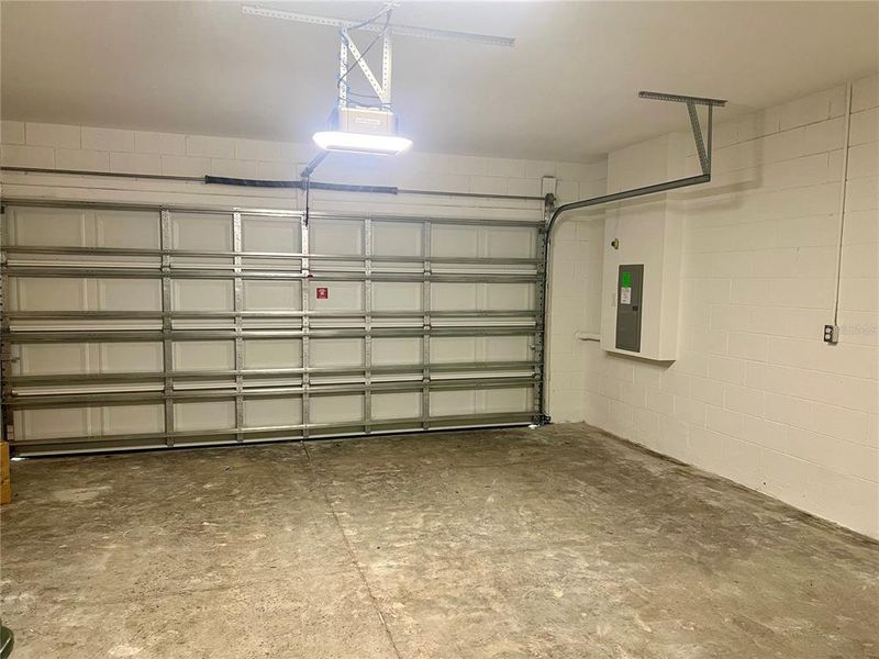 Spacious, unfurnished interior of a new home in , Daytona Beach (Image 18).