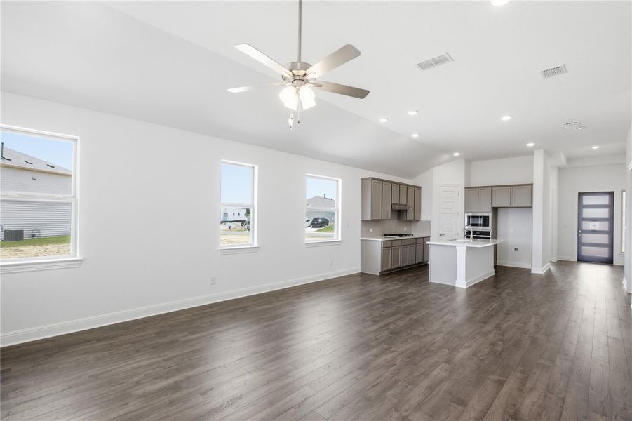 Spacious, unfurnished interior of a new home in Preserve at Lakeside Meadows, Pflugerville (Image 34).