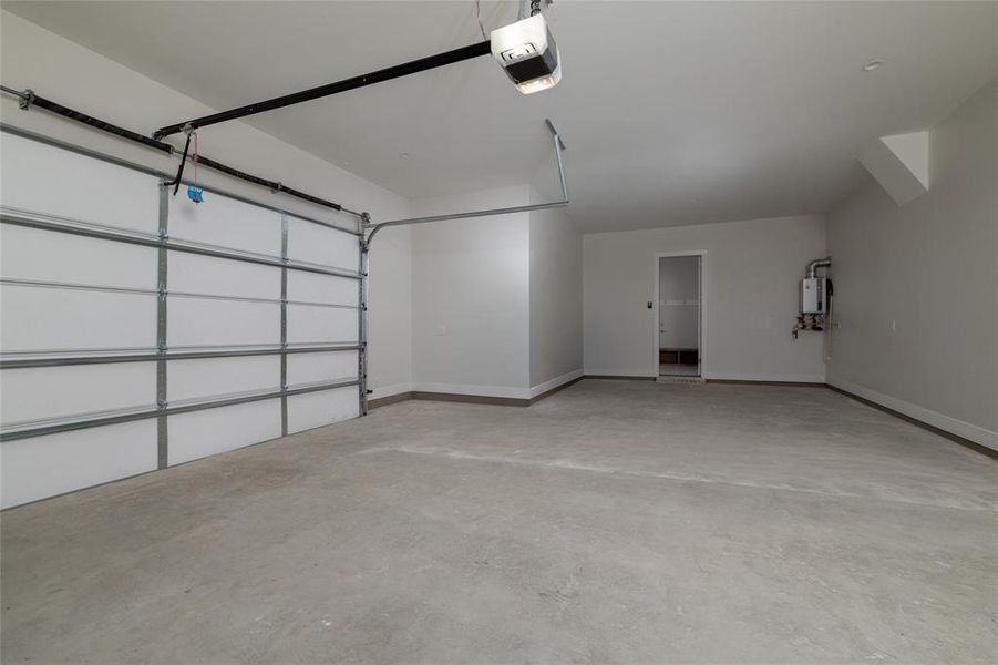 Spacious, unfurnished interior of a new home in , Rockwall (Image 35).