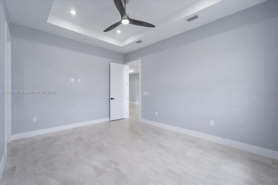 Spacious, unfurnished interior of a new home in , Lehigh Acres (Image 24).