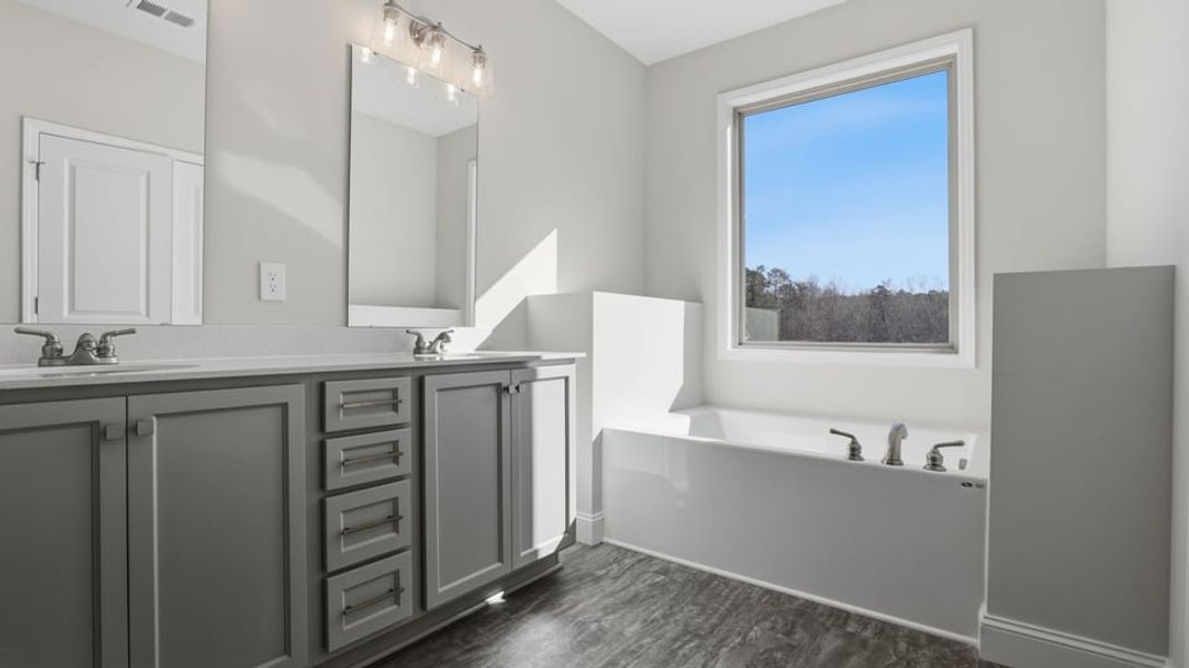 Furnished interior view inside a new home in Alder Pond, Campobello (Image 9).
