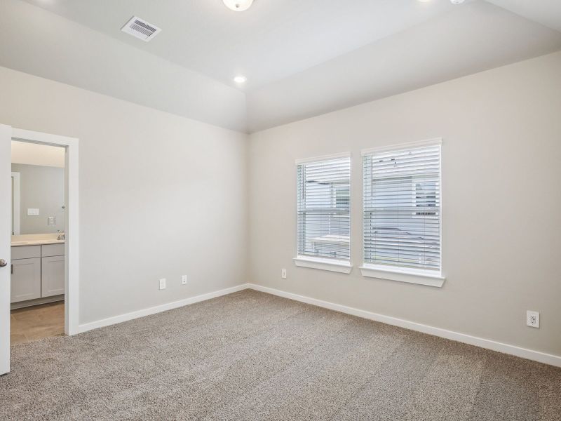 Spacious, unfurnished interior of a new home in Pinewood Trails - City Series, Atascocita (Image 20).