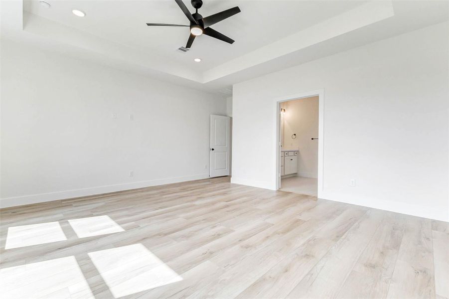 Spacious, unfurnished interior of a new home in , Rosharon (Image 26).