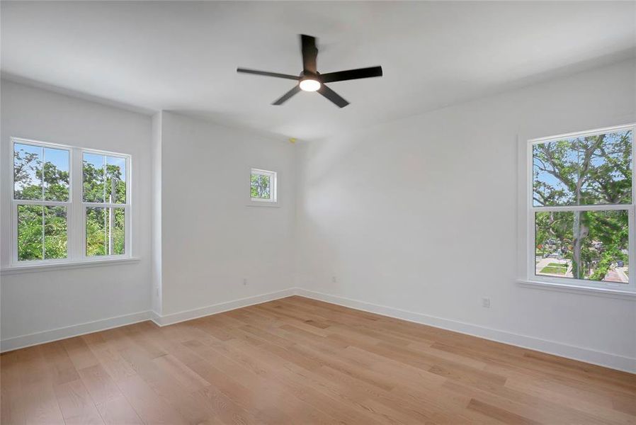 Spacious, unfurnished interior of a new home in , Tampa (Image 21).