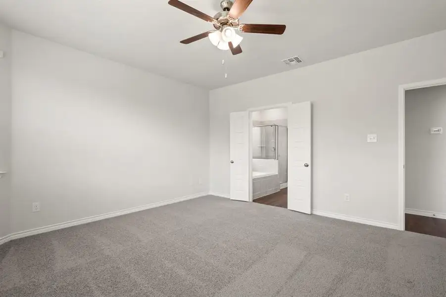 Spacious, unfurnished interior of a new home in Burgess Meadows, Cleburne (Image 15). Spacious, unfurnished interior of a new home in Burgess Meadows, Cleburne (Image 15).