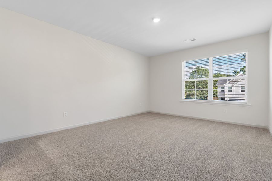 Spacious, unfurnished interior of a new home in Rivers Crossing, Aiken (Image 16).