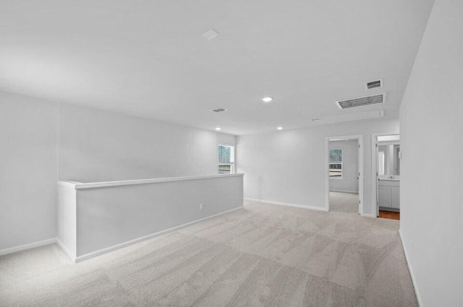 Spacious, unfurnished interior of a new home in Bradford Pointe, Summerville (Image 8).