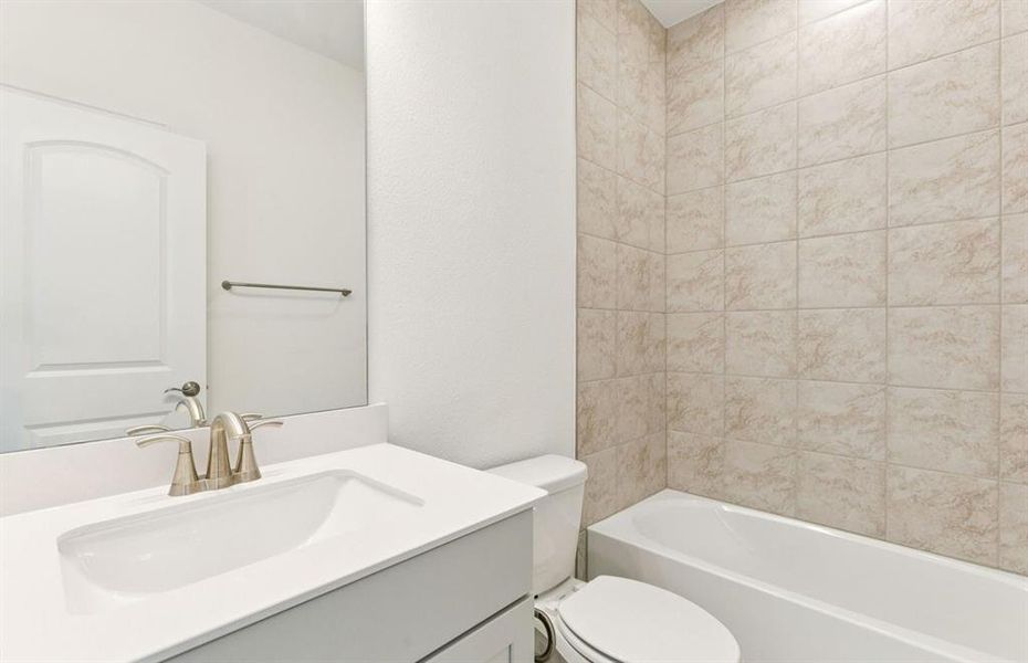 Spacious secondary bathroom Spacious secondary bathroom