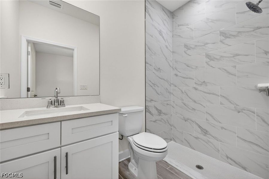 Furnished interior view inside a new home in Cape Coral, Cape Coral (Image 9).