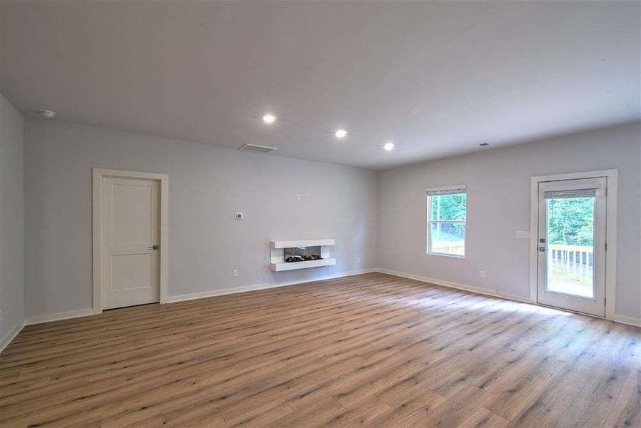 Spacious, unfurnished interior of a new home in The Woodlands Preserve, Jackson (Image 42).