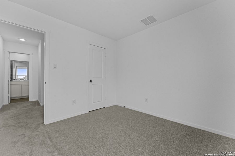 Spacious, unfurnished interior of a new home in Voss Farms, New Braunfels (Image 28).