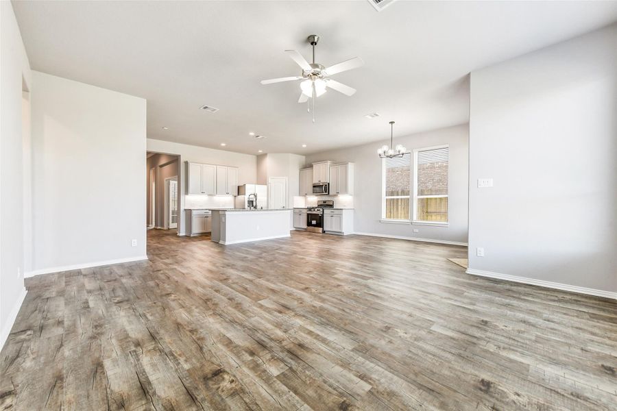 Spacious, unfurnished interior of a new home in Lago Mar 40' at Lago Mar, Texas City (Image 26). Spacious, unfurnished interior of a new home in Lago Mar 40' at Lago Mar, Texas City (Image 26).