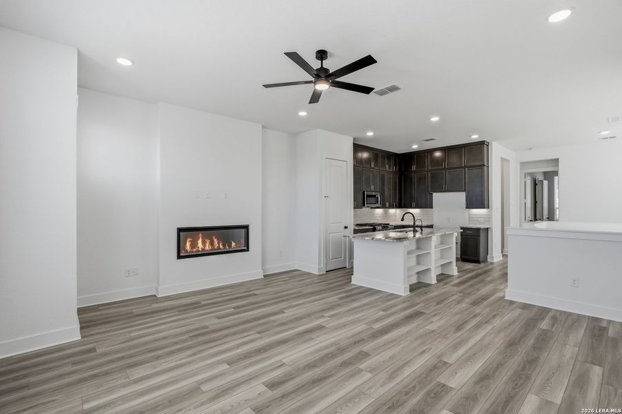 Spacious, unfurnished interior of a new home in Rose Hill, San Antonio (Image 21).