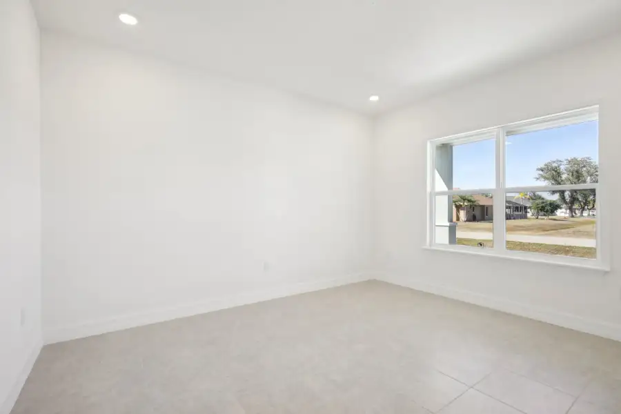 Representative unfurnished interior of a home built from the Melody by Maronda Homes in Englewood, Port Charlotte (Image 34).