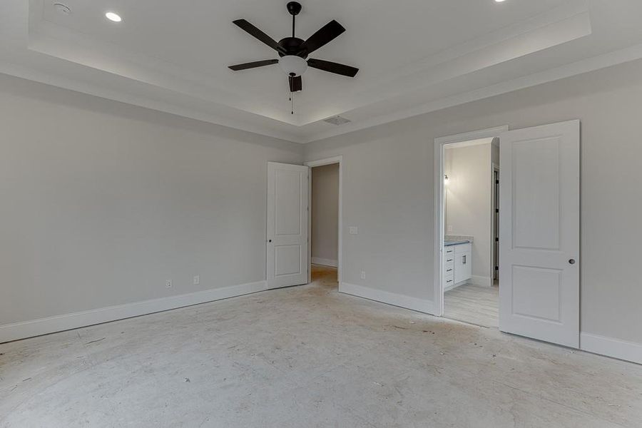 Spacious, unfurnished interior of a new home in , Jefferson (Image 5).