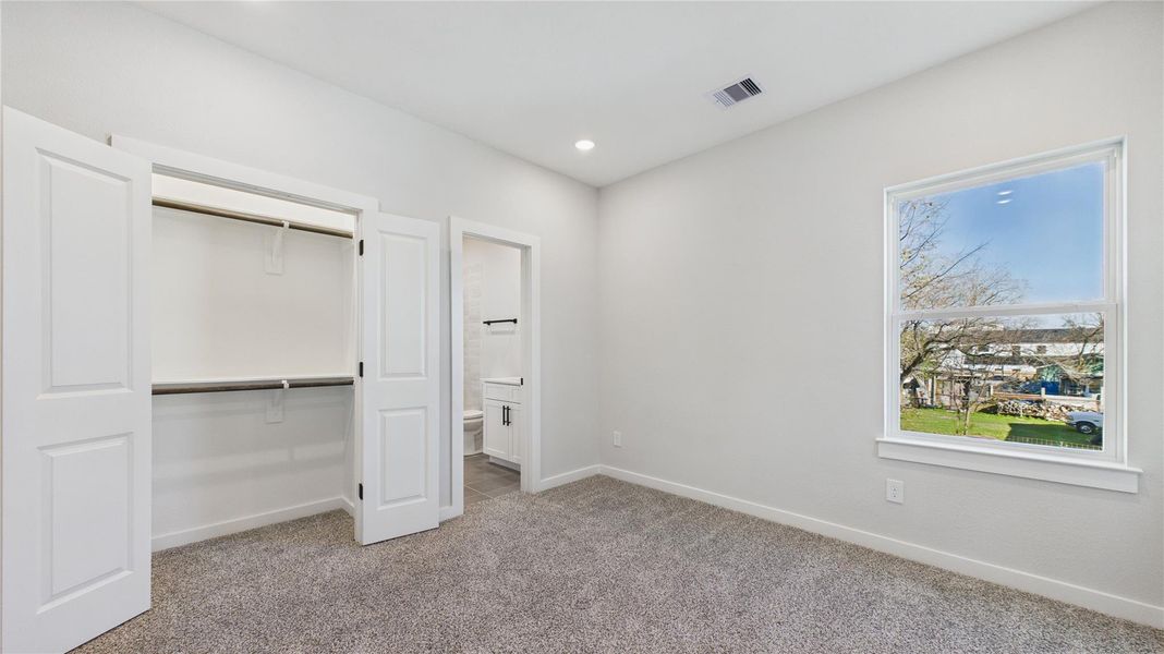 Spacious, unfurnished interior of a new home in , Houston (Image 35).